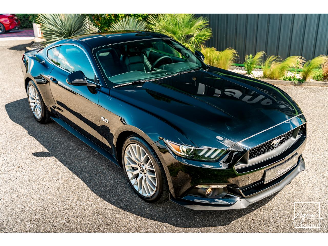 Photo FORD MUSTANG Fastback 5.0 V8 GT - 421  2018 COUPE - 2018 et seulement 6 000km !!