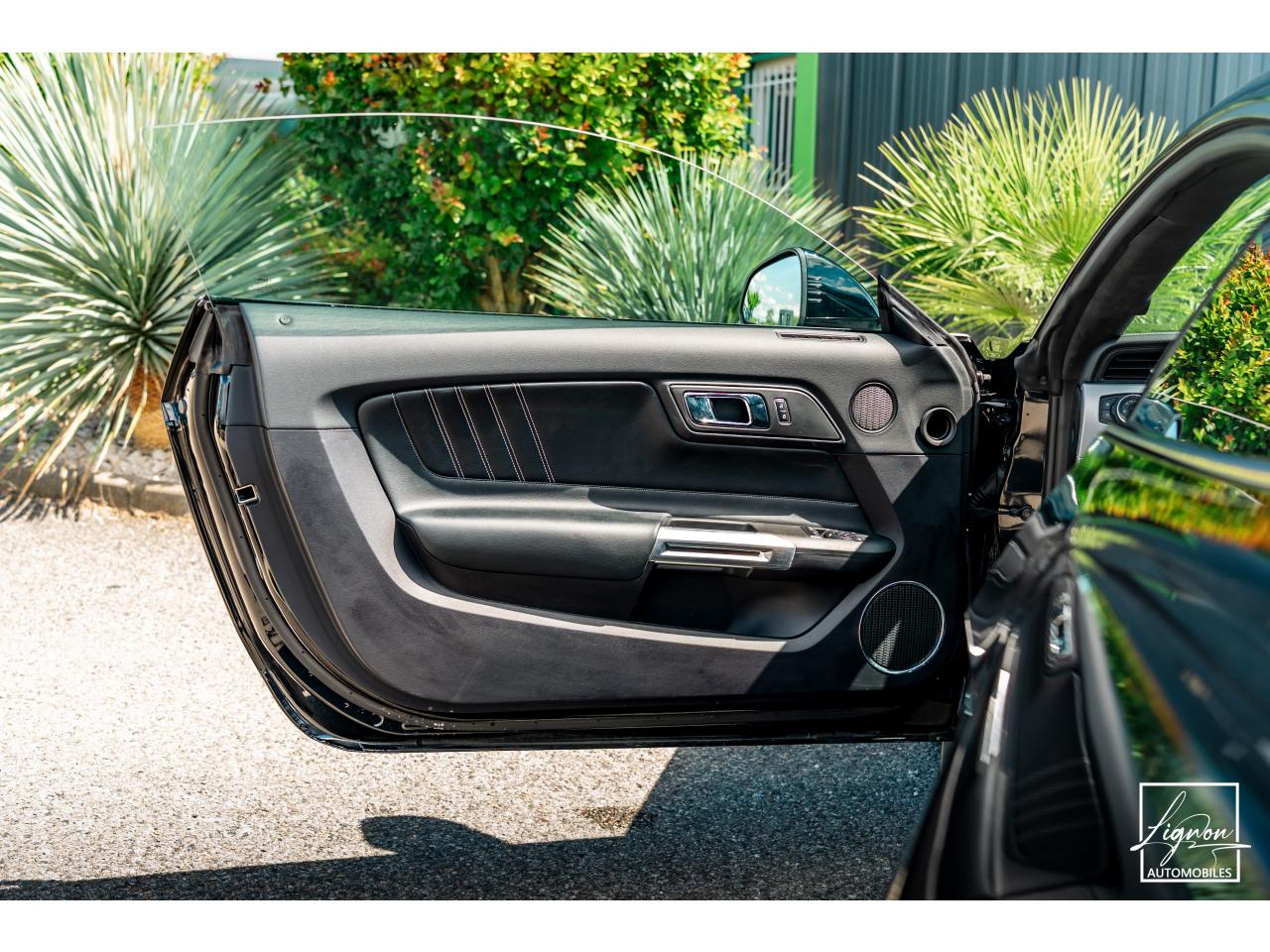 Photo FORD MUSTANG Fastback 5.0 V8 GT - 421  2018 COUPE - 2018 et seulement 6 000km !!