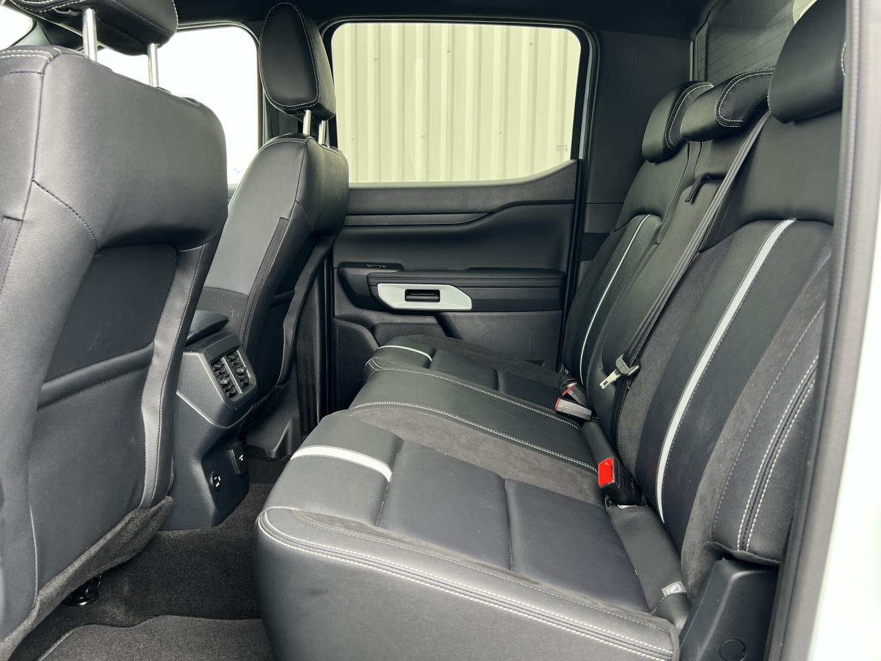 Photo FORD RANGER Stormtrak Double Cabine 5 places - 2.3 EcoBoost GTDi PHEV 281 ch BVA S&S - SANS MALUS
