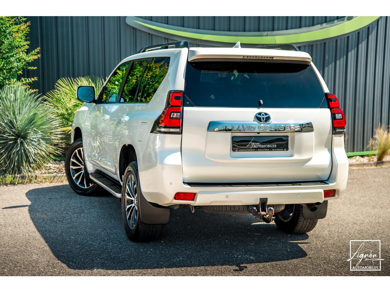 Photo TOYOTA LAND CRUISER 150 PREMIUM LOUNGE177 D-4D 6 BVA - 5 places Carte Grise