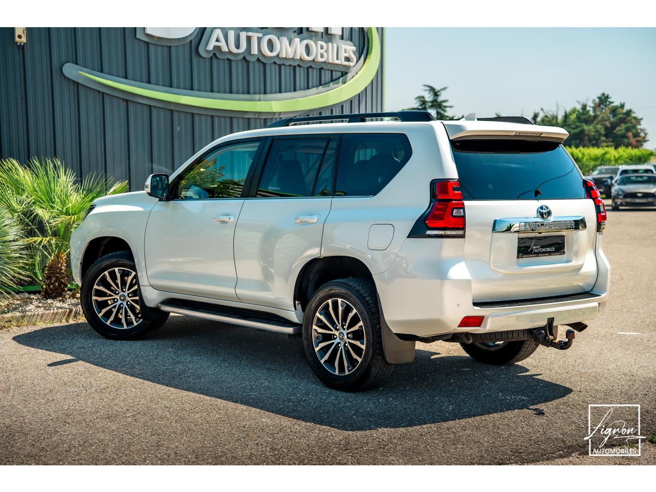 Photo TOYOTA LAND CRUISER 150 PREMIUM LOUNGE177 D-4D 6 BVA - 5 places Carte Grise