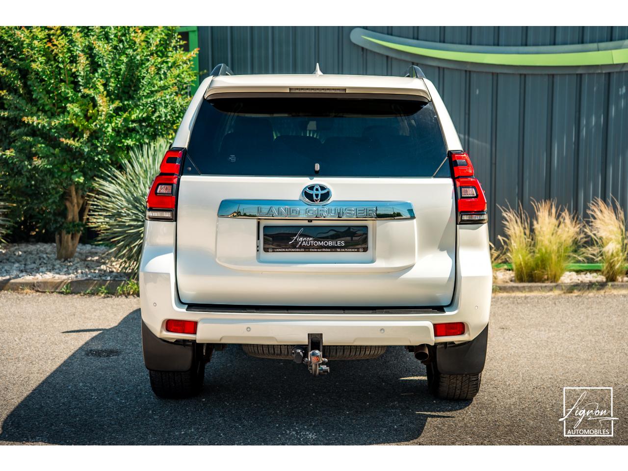 Photo TOYOTA LAND CRUISER 150 PREMIUM LOUNGE177 D-4D 6 BVA - 5 places Carte Grise