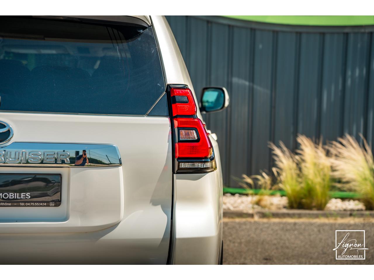Photo TOYOTA LAND CRUISER 150 PREMIUM LOUNGE177 D-4D 6 BVA - 5 places Carte Grise