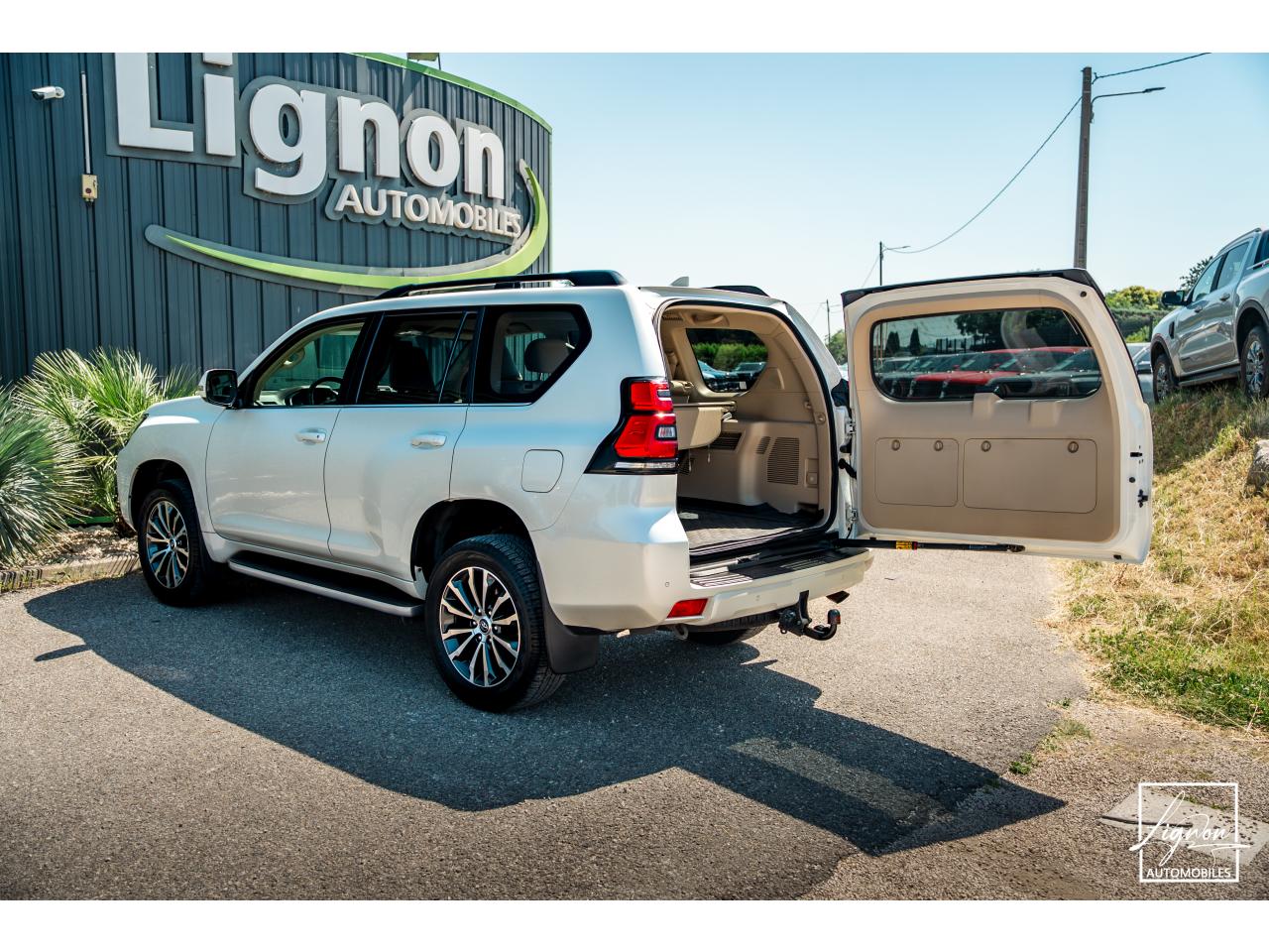 Photo TOYOTA LAND CRUISER 150 PREMIUM LOUNGE177 D-4D 6 BVA - 5 places Carte Grise
