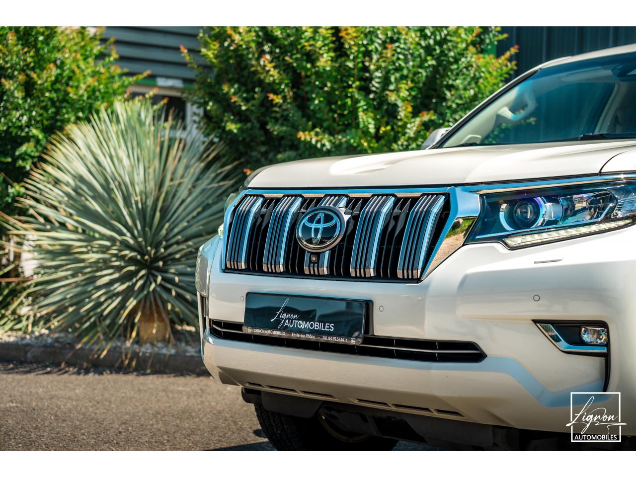 Photo TOYOTA LAND CRUISER 150 PREMIUM LOUNGE177 D-4D 6 BVA - 5 places Carte Grise