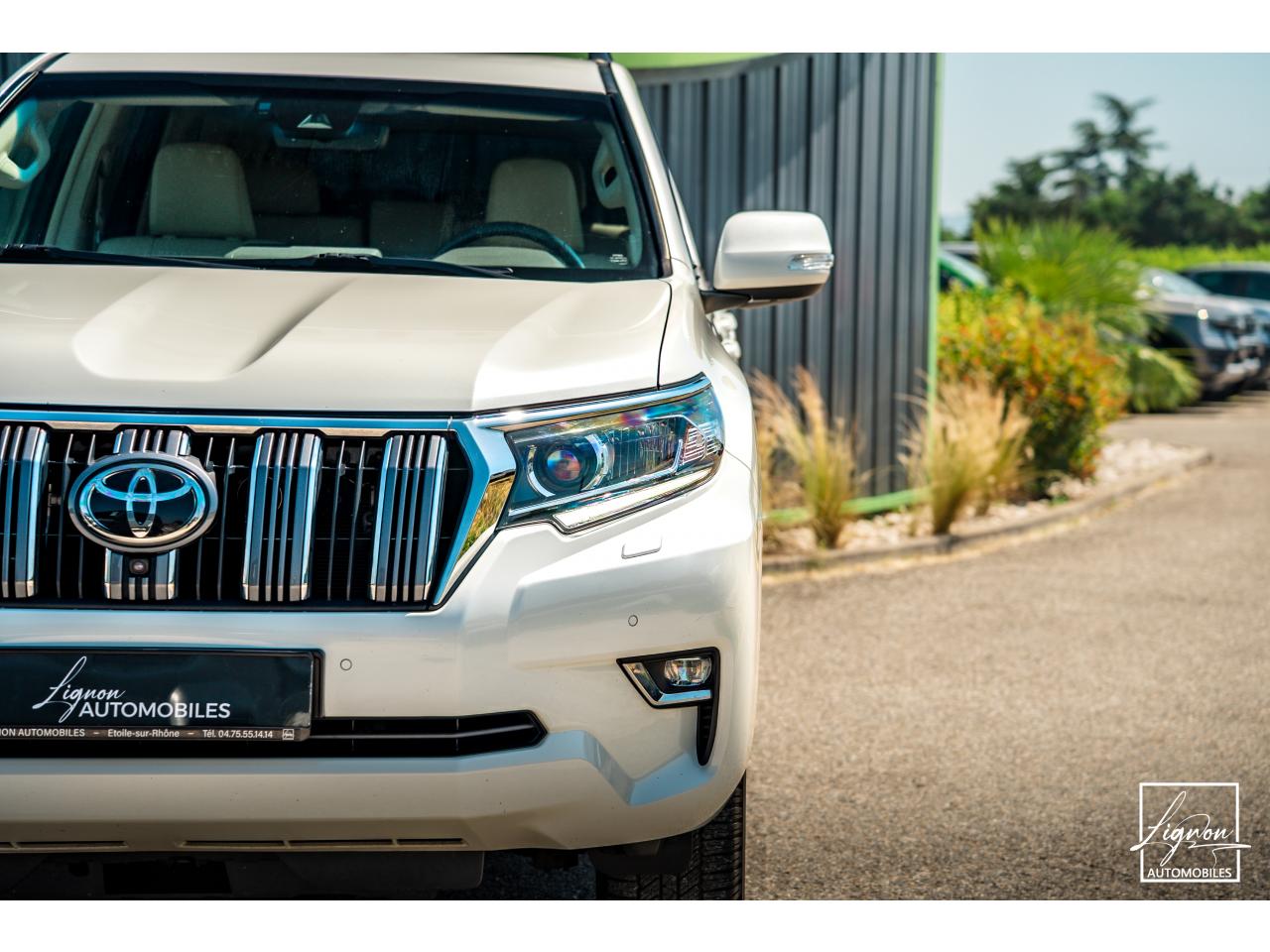 Photo TOYOTA LAND CRUISER 150 PREMIUM LOUNGE177 D-4D 6 BVA - 5 places Carte Grise