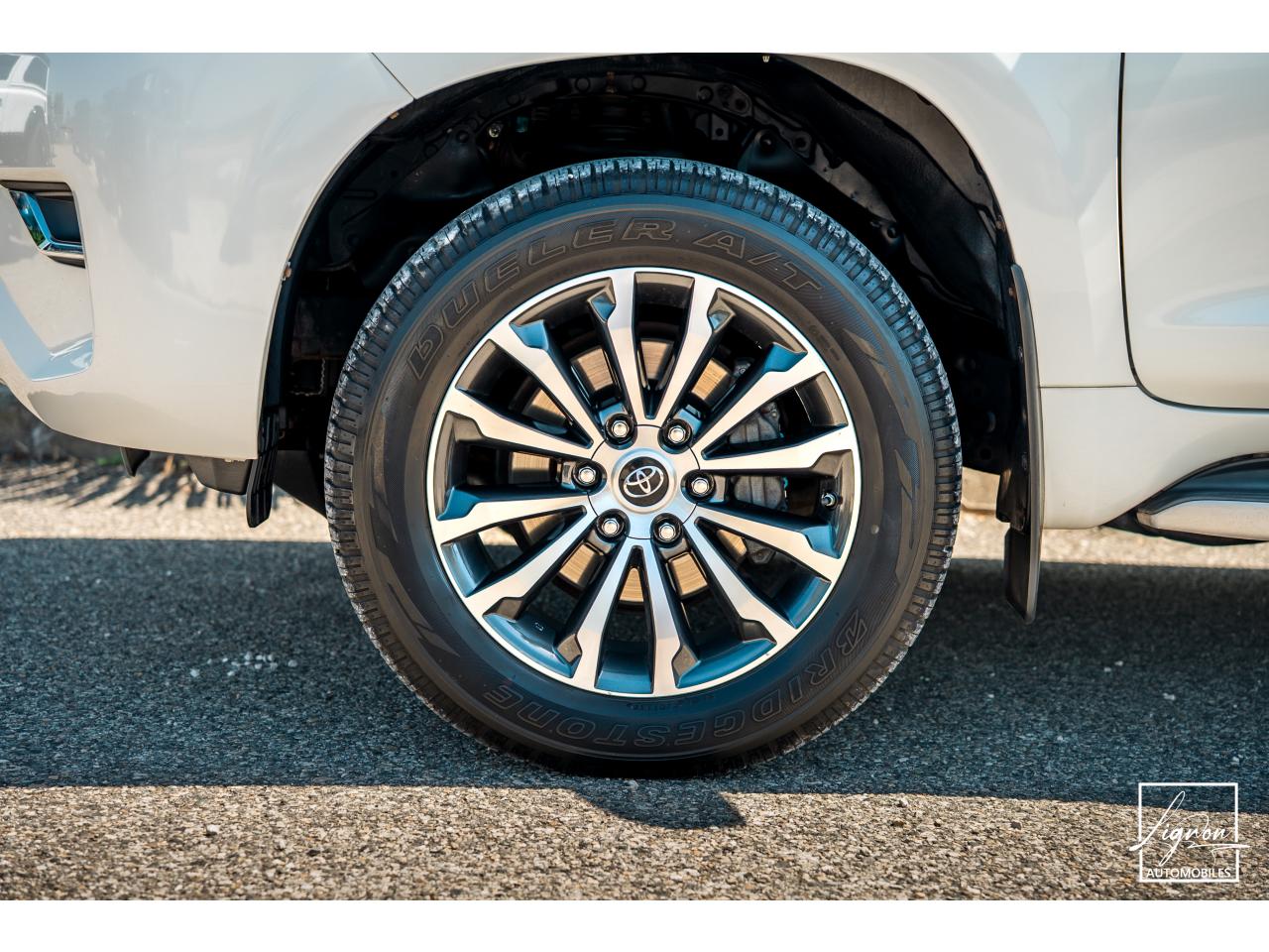 Photo TOYOTA LAND CRUISER 150 PREMIUM LOUNGE177 D-4D 6 BVA - 5 places Carte Grise