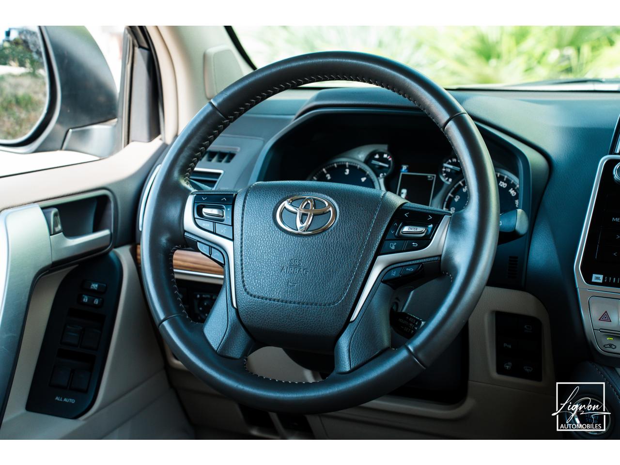 Photo TOYOTA LAND CRUISER 150 PREMIUM LOUNGE177 D-4D 6 BVA - 5 places Carte Grise