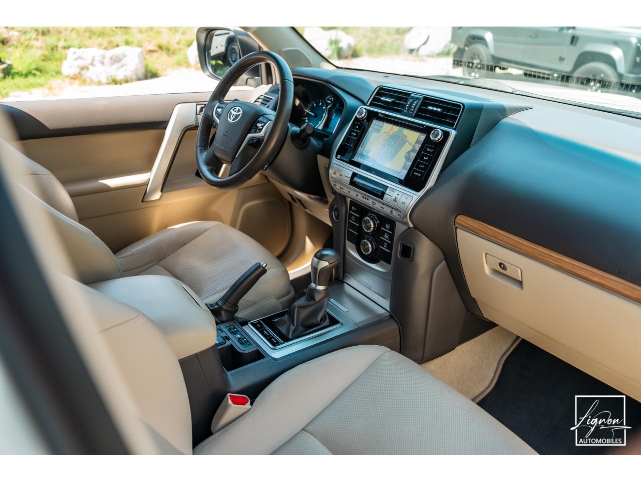 Photo TOYOTA LAND CRUISER 150 PREMIUM LOUNGE177 D-4D 6 BVA - 5 places Carte Grise