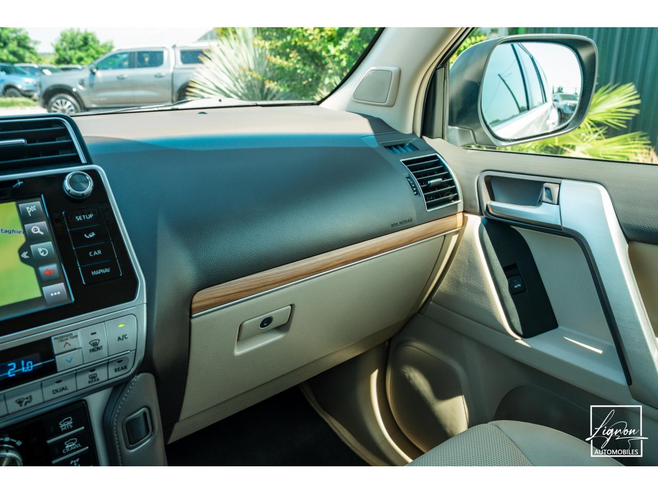 Photo TOYOTA LAND CRUISER 150 PREMIUM LOUNGE177 D-4D 6 BVA - 5 places Carte Grise