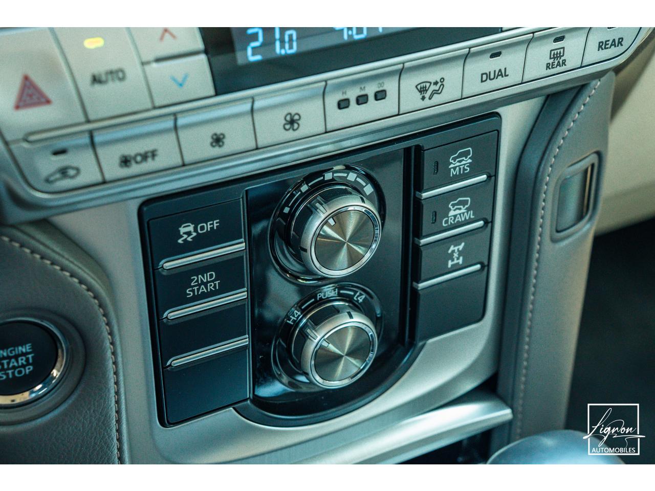 Photo TOYOTA LAND CRUISER 150 PREMIUM LOUNGE177 D-4D 6 BVA - 5 places Carte Grise