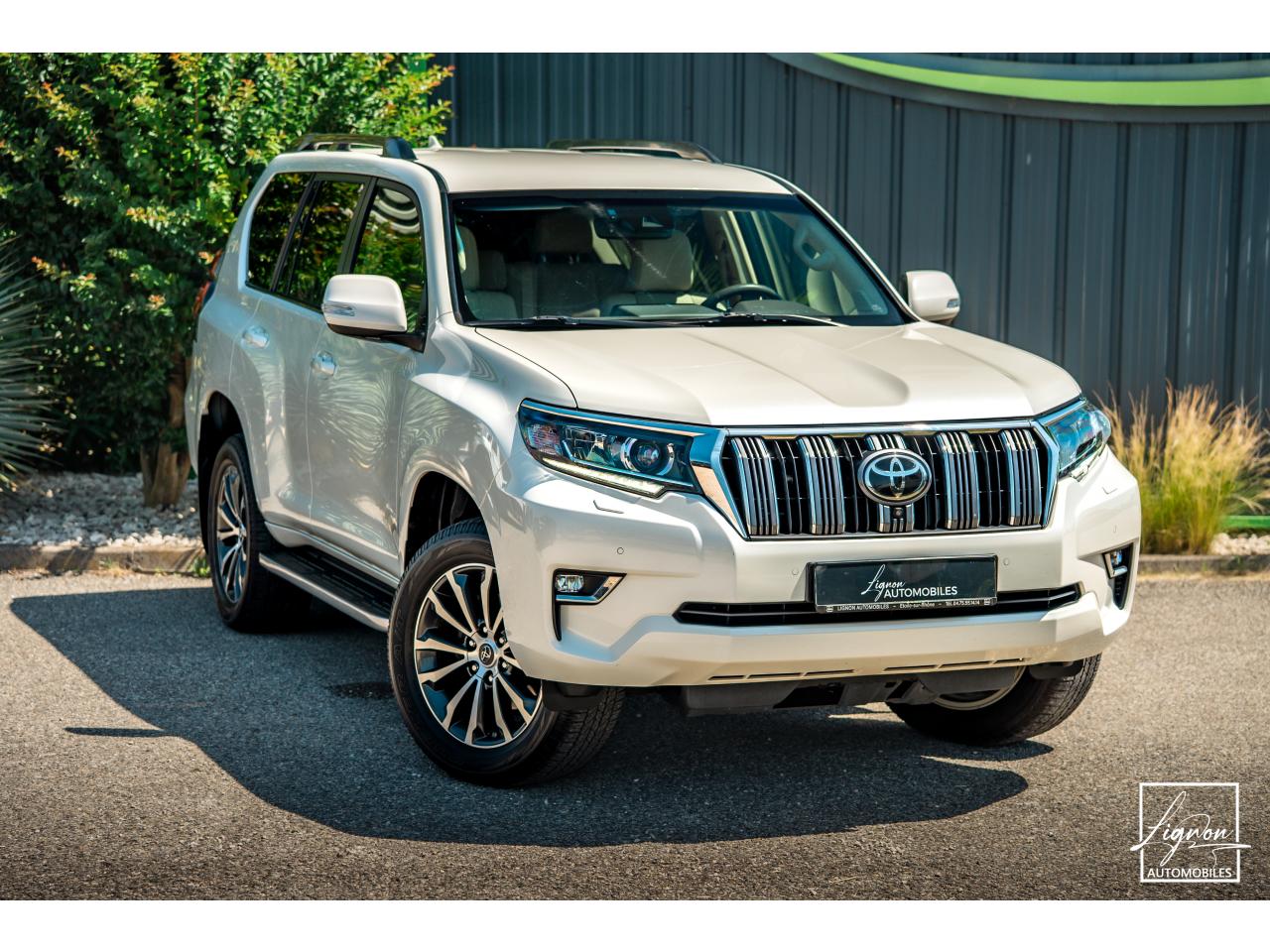 Photo TOYOTA LAND CRUISER 150 PREMIUM LOUNGE177 D-4D 6 BVA - 5 places Carte Grise