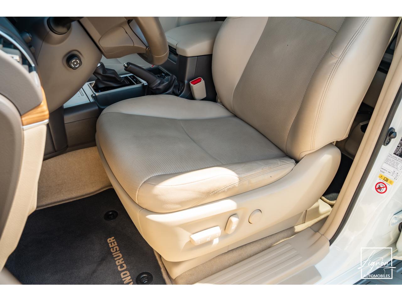 Photo TOYOTA LAND CRUISER 150 PREMIUM LOUNGE177 D-4D 6 BVA - 5 places Carte Grise