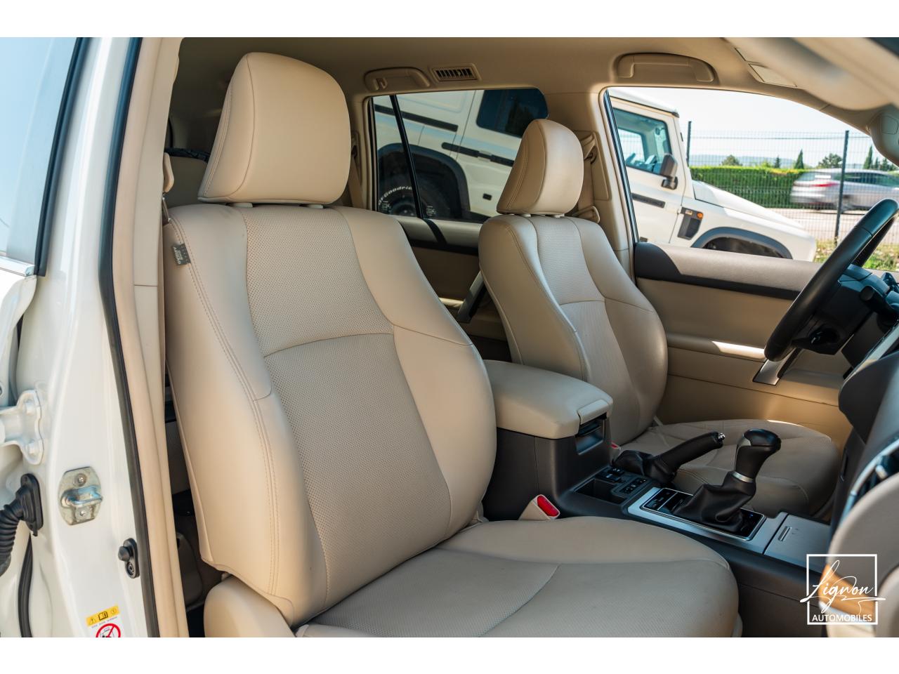 Photo TOYOTA LAND CRUISER 150 PREMIUM LOUNGE177 D-4D 6 BVA - 5 places Carte Grise