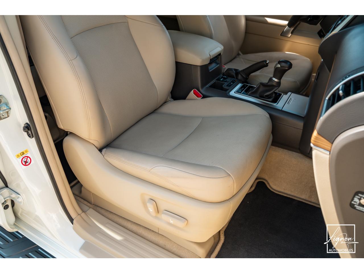 Photo TOYOTA LAND CRUISER 150 PREMIUM LOUNGE177 D-4D 6 BVA - 5 places Carte Grise
