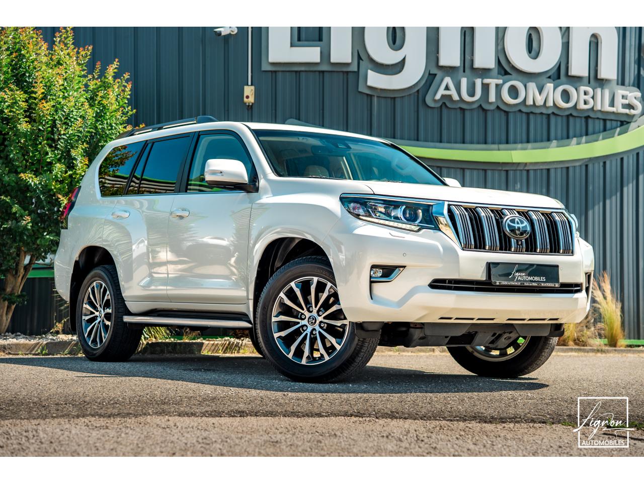 Photo TOYOTA LAND CRUISER 150 PREMIUM LOUNGE177 D-4D 6 BVA - 5 places Carte Grise