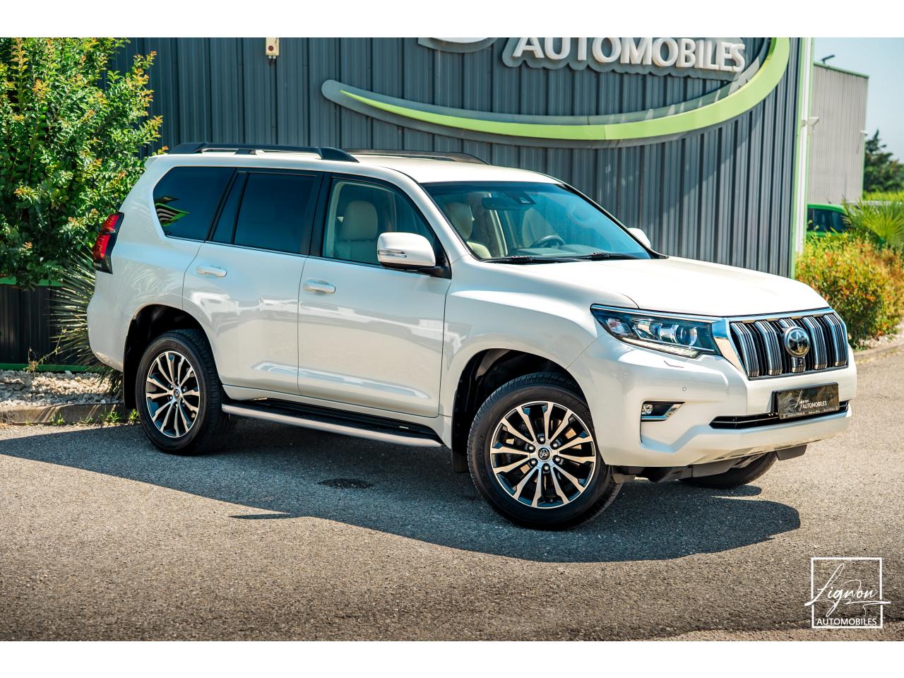Photo TOYOTA LAND CRUISER 150 PREMIUM LOUNGE177 D-4D 6 BVA - 5 places Carte Grise