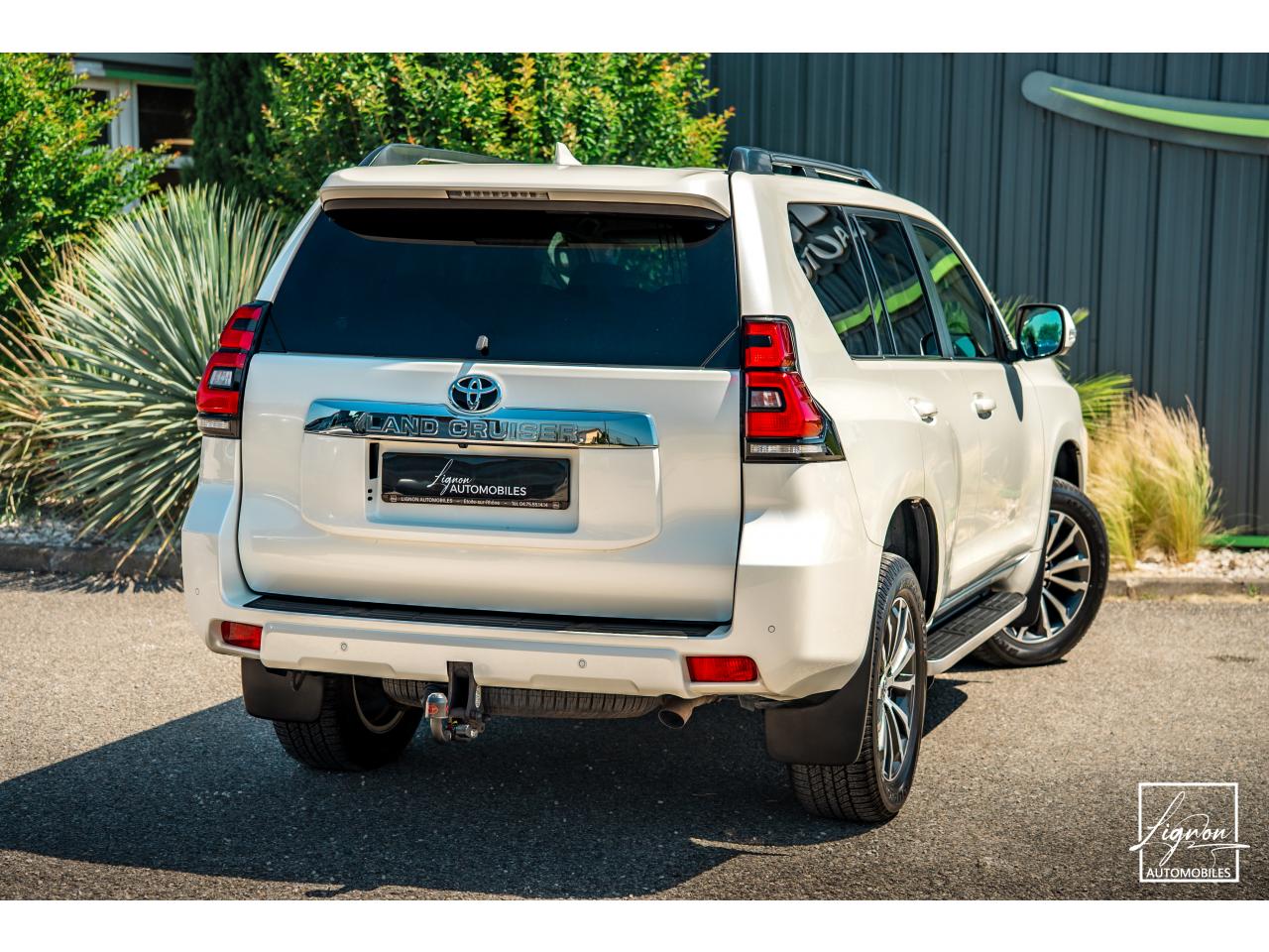 Photo TOYOTA LAND CRUISER 150 PREMIUM LOUNGE177 D-4D 6 BVA - 5 places Carte Grise
