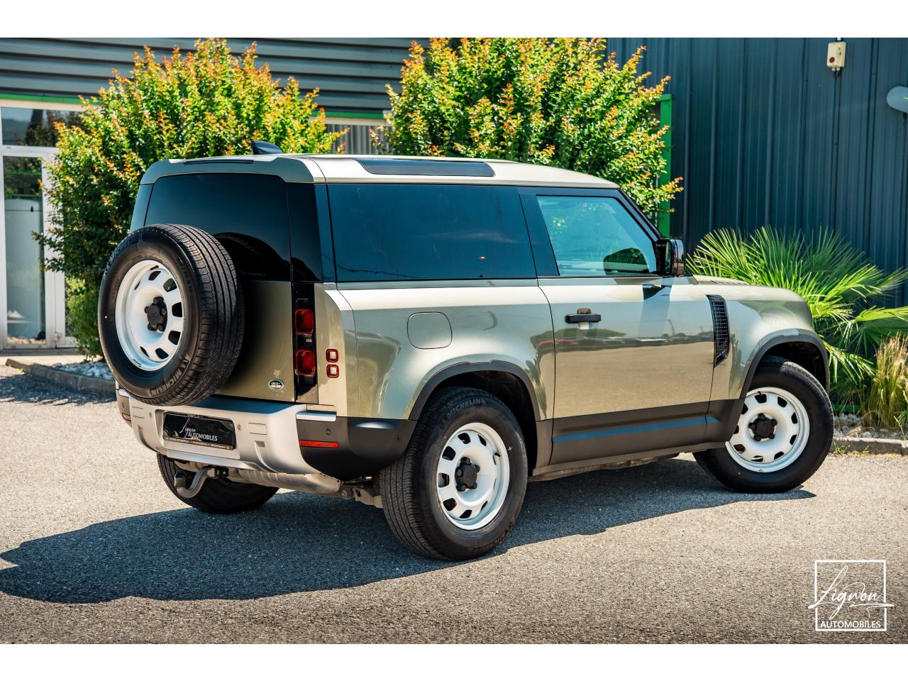 Photo LAND ROVER DEFENDER 90 HARD TOP 3.0 D200 MHEV - SUSPENSION PNEUMATIQUE - BVA8 - 3 Places - TVA Récupérable