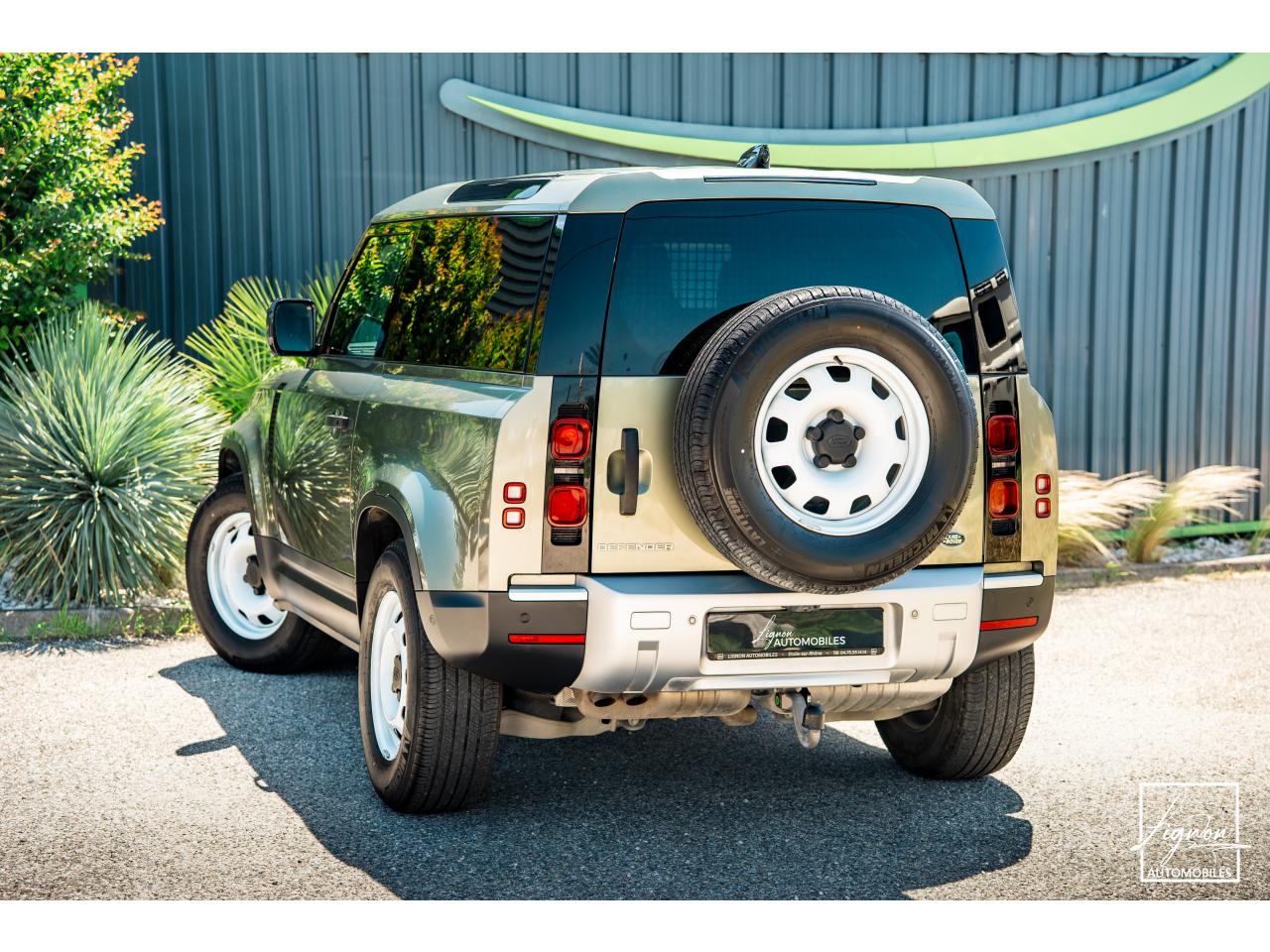 Photo LAND ROVER DEFENDER 90 HARD TOP 3.0 D200 MHEV - SUSPENSION PNEUMATIQUE - BVA8 - 3 Places - TVA Récupérable