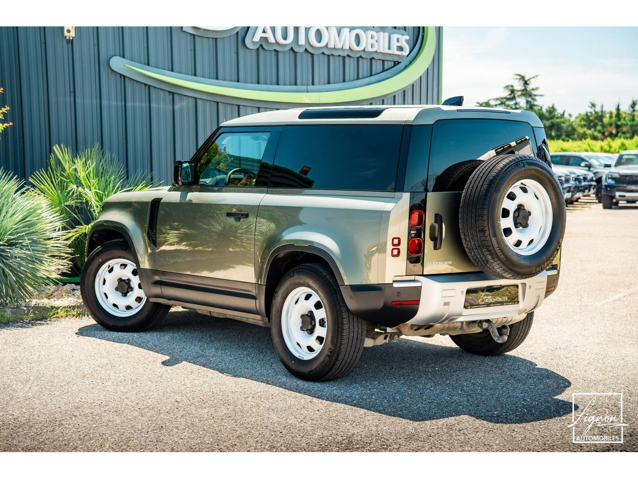 Photo LAND ROVER DEFENDER 90 HARD TOP 3.0 D200 MHEV - SUSPENSION PNEUMATIQUE - BVA8 - 3 Places - TVA Récupérable