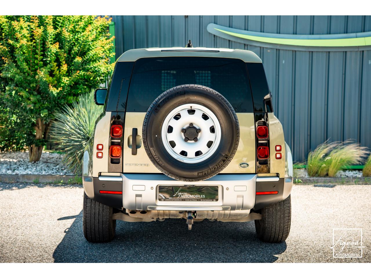 Photo LAND ROVER DEFENDER 90 HARD TOP 3.0 D200 MHEV - SUSPENSION PNEUMATIQUE - BVA8 - 3 Places - TVA Récupérable