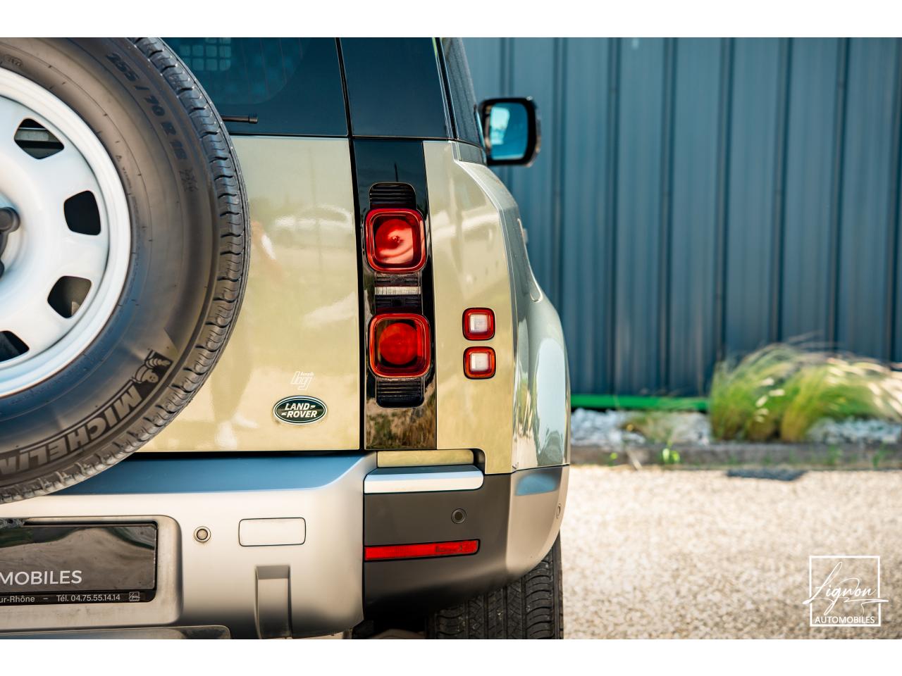 Photo LAND ROVER DEFENDER 90 HARD TOP 3.0 D200 MHEV - SUSPENSION PNEUMATIQUE - BVA8 - 3 Places - TVA Récupérable