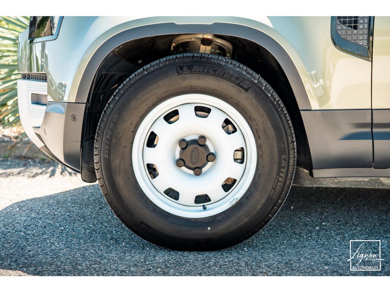 Photo LAND ROVER DEFENDER 90 HARD TOP 3.0 D200 MHEV - SUSPENSION PNEUMATIQUE - BVA8 - 3 Places - TVA Récupérable