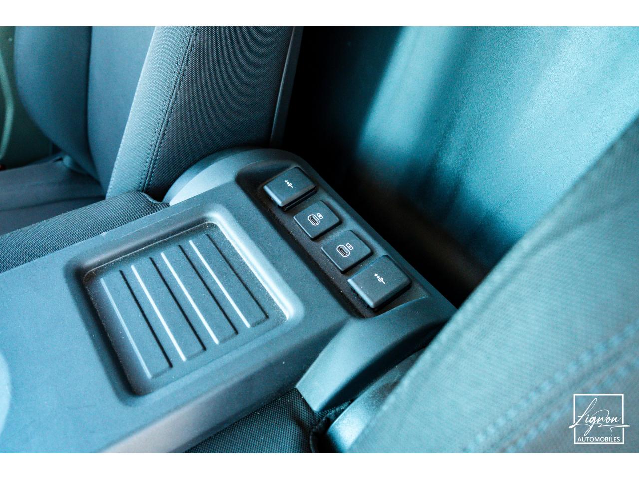 Photo LAND ROVER DEFENDER 90 HARD TOP 3.0 D200 MHEV - SUSPENSION PNEUMATIQUE - BVA8 - 3 Places - TVA Récupérable
