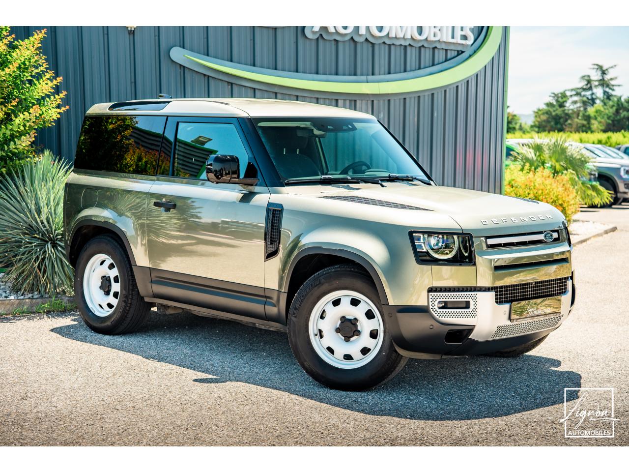 LAND ROVER DEFENDER 90 HARD TOP 3.0 D200 MHEV - SUSPENSION PNEUMATIQUE - BVA8 - 3 Places - TVA Récupérable