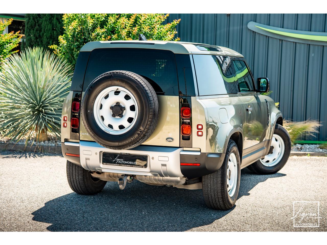 Photo LAND ROVER DEFENDER 90 HARD TOP 3.0 D200 MHEV - SUSPENSION PNEUMATIQUE - BVA8 - 3 Places - TVA Récupérable