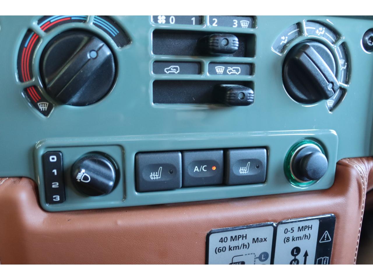 Photo LAND ROVER DEFENDER 90 2.2 Td4 HARD TOP SE - TVA RECUPERABLE