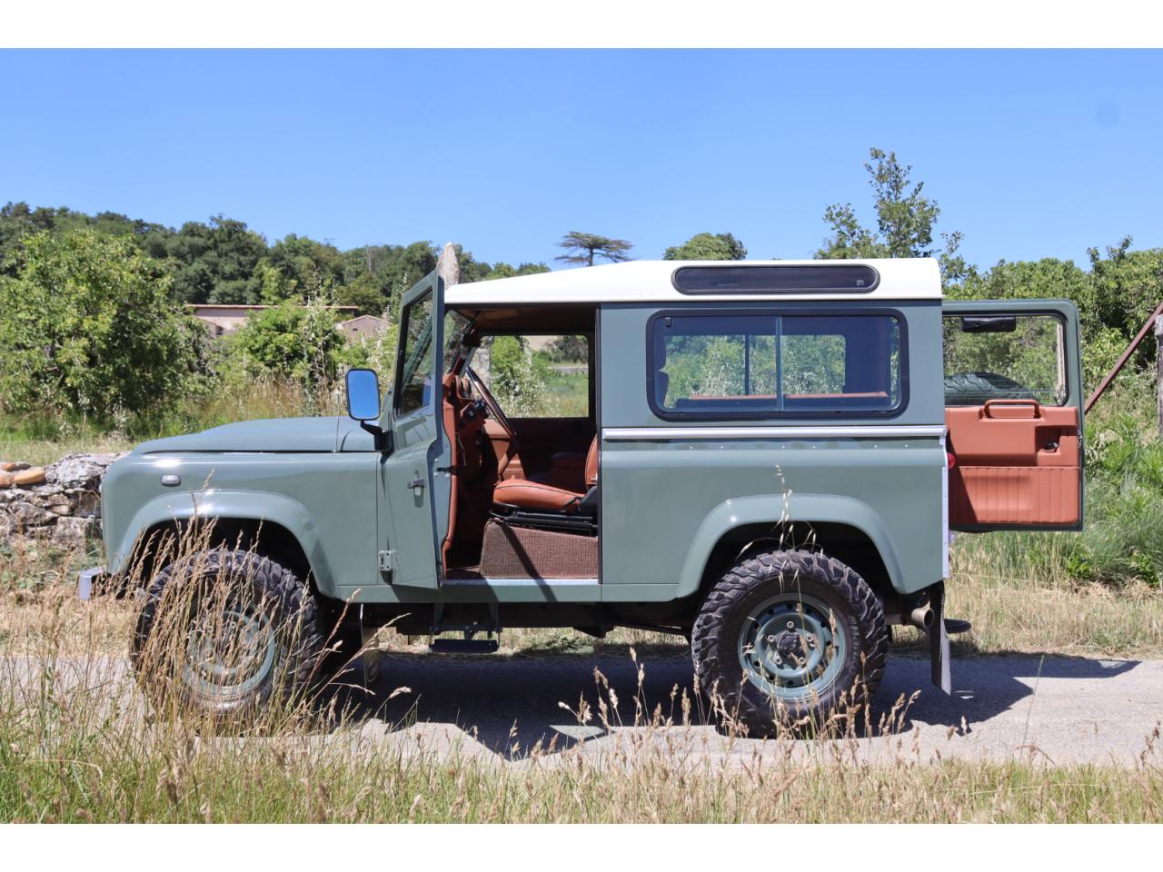 Photo LAND ROVER DEFENDER 90 2.2 Td4 HARD TOP SE - TVA RECUPERABLE