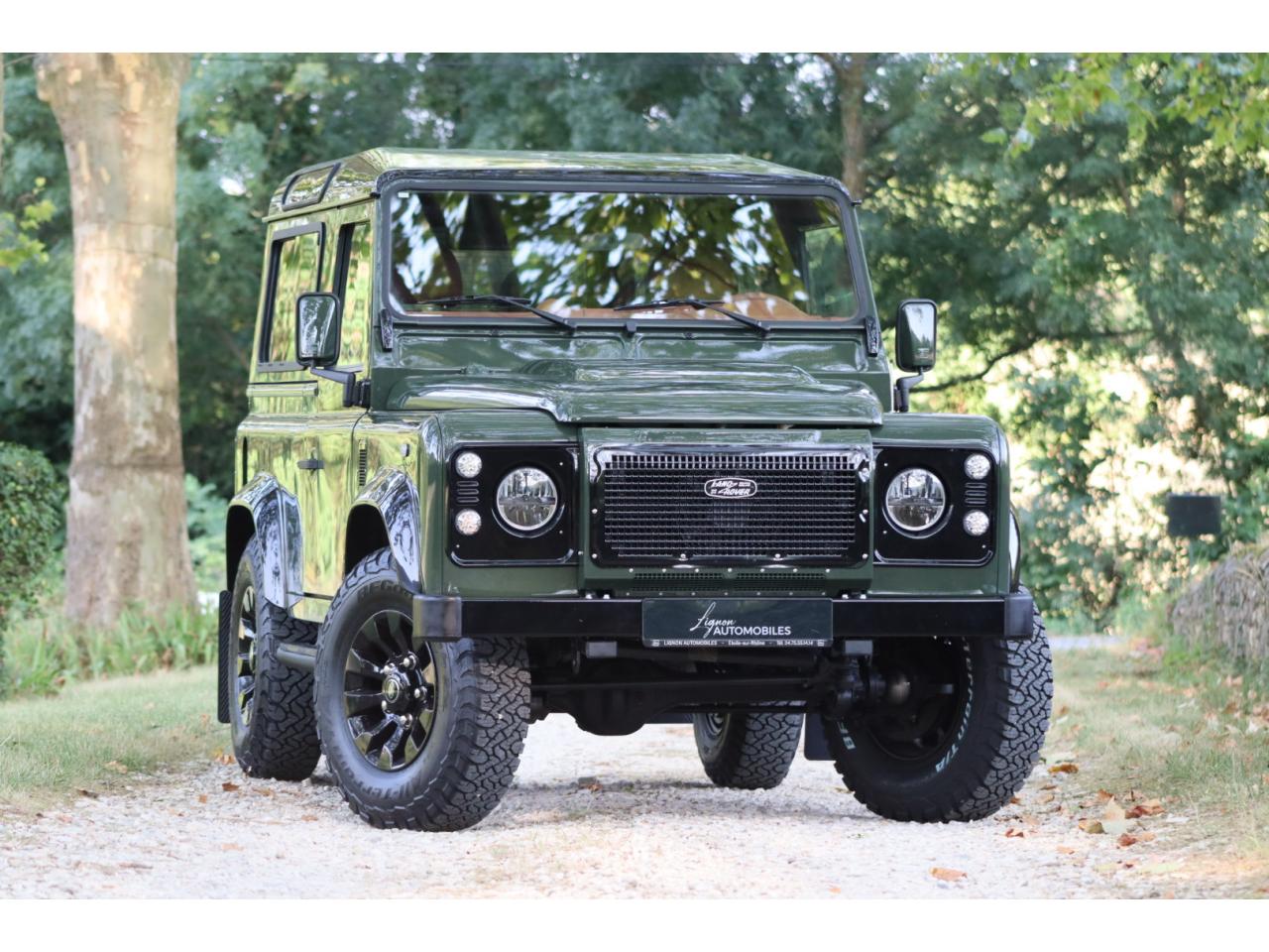 Photo LAND ROVER DEFENDER 90 TD4 2,2L Station Wagon 4 places  - Hunter Green - TVA Apparente