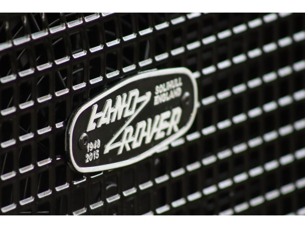 Photo LAND ROVER DEFENDER 90 TD4 2,2L Station Wagon 4 places  - Hunter Green - TVA Apparente