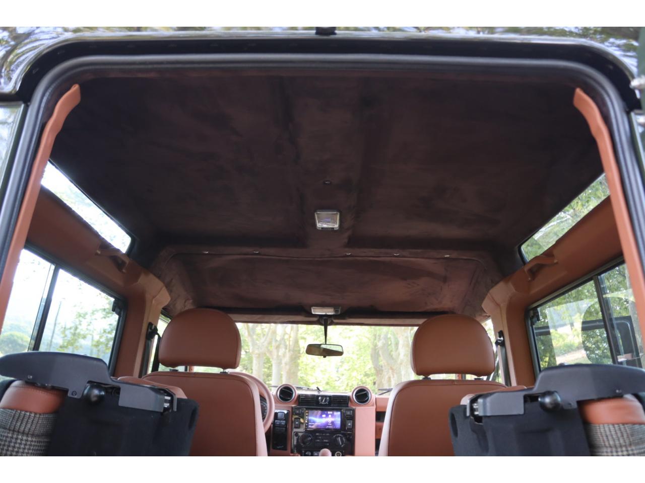 Photo LAND ROVER DEFENDER 90 TD4 2,2L Station Wagon 4 places  - Hunter Green - TVA Apparente