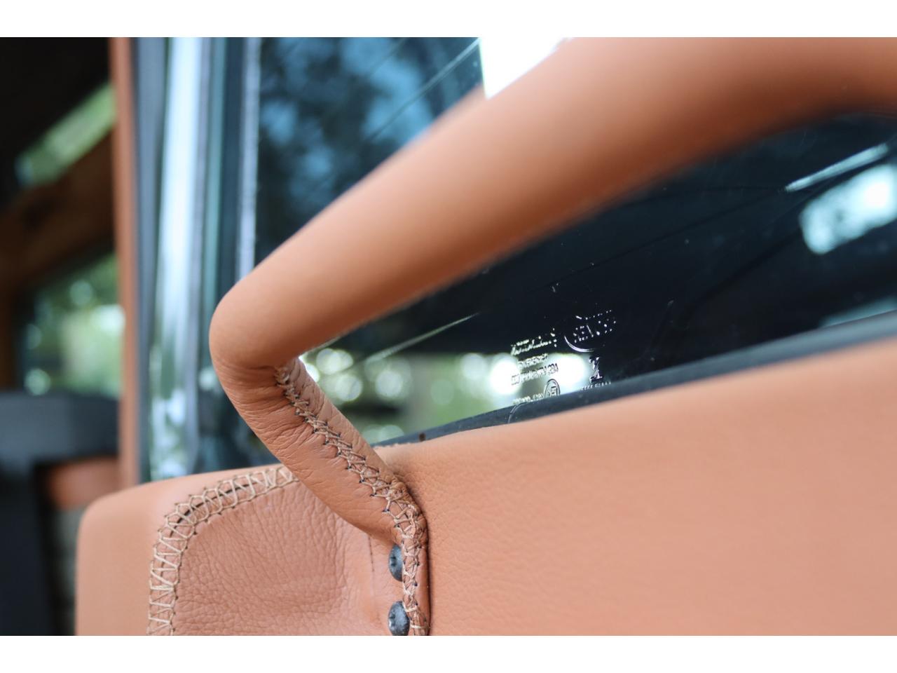 Photo LAND ROVER DEFENDER 90 TD4 2,2L Station Wagon 4 places  - Hunter Green - TVA Apparente