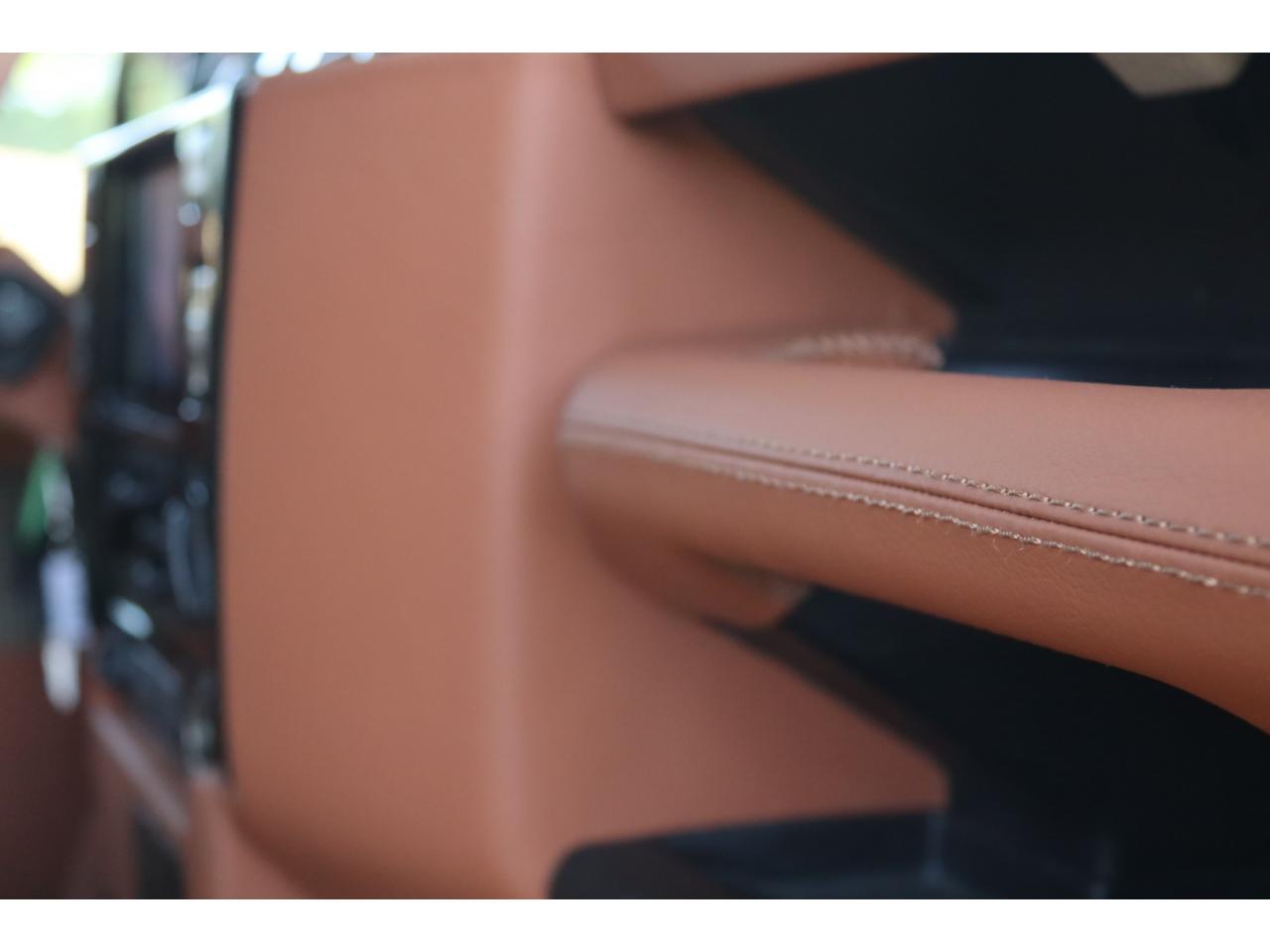 Photo LAND ROVER DEFENDER 90 TD4 2,2L Station Wagon 4 places  - Hunter Green - TVA Apparente