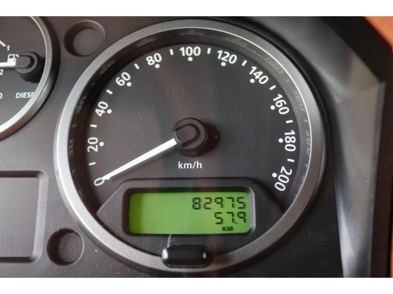 Photo LAND ROVER DEFENDER 90 TD4 2,2L Station Wagon 4 places  - Hunter Green - TVA Apparente