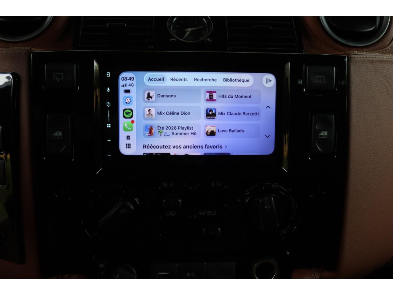 Photo LAND ROVER DEFENDER 90 TD4 2,2L Station Wagon 4 places  - Hunter Green - TVA Apparente