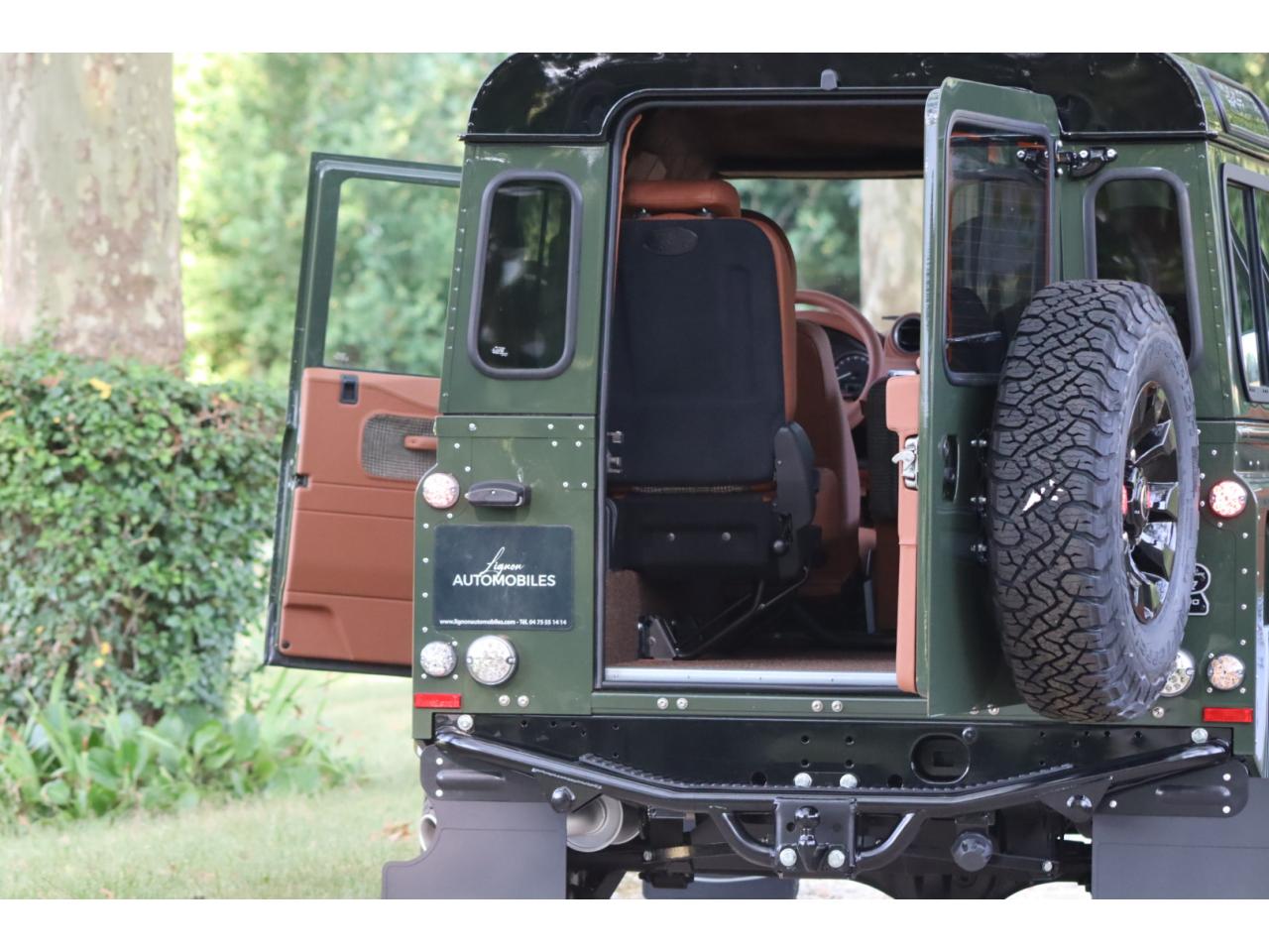 Photo LAND ROVER DEFENDER 90 TD4 2,2L Station Wagon 4 places  - Hunter Green - TVA Apparente