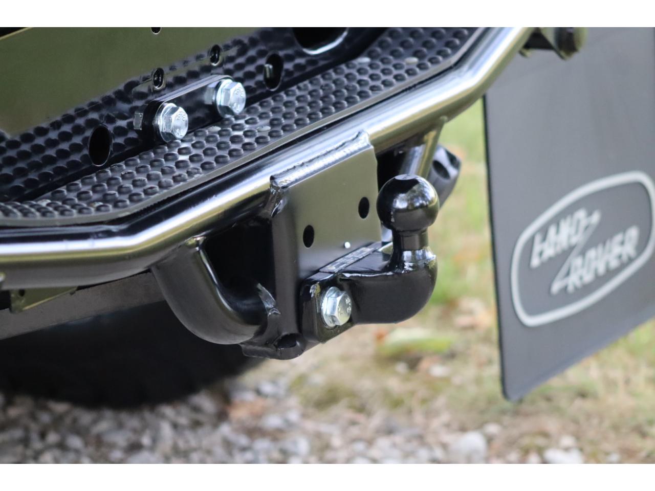 Photo LAND ROVER DEFENDER 90 TD4 2,2L Station Wagon 4 places  - Hunter Green - TVA Apparente