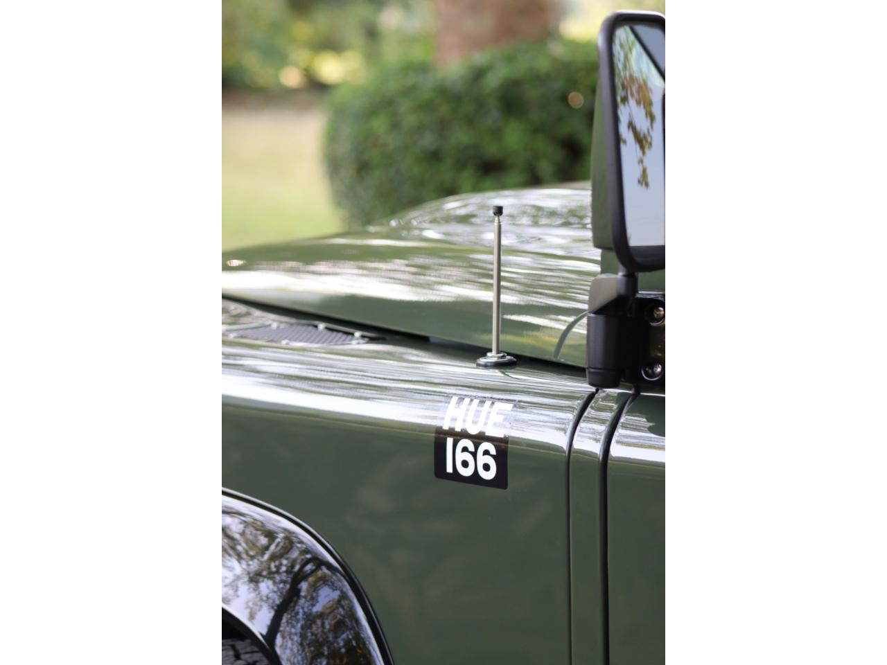 Photo LAND ROVER DEFENDER 90 TD4 2,2L Station Wagon 4 places  - Hunter Green - TVA Apparente