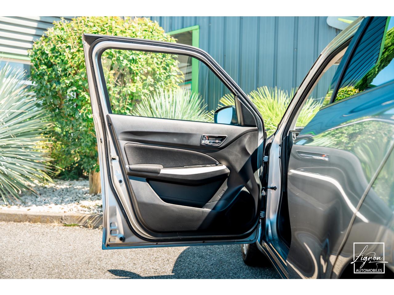 Photo SUZUKI SWIFT 1.2 Dualjet Hybrid Privilège CARPLAY/CAMERA DE RECUL