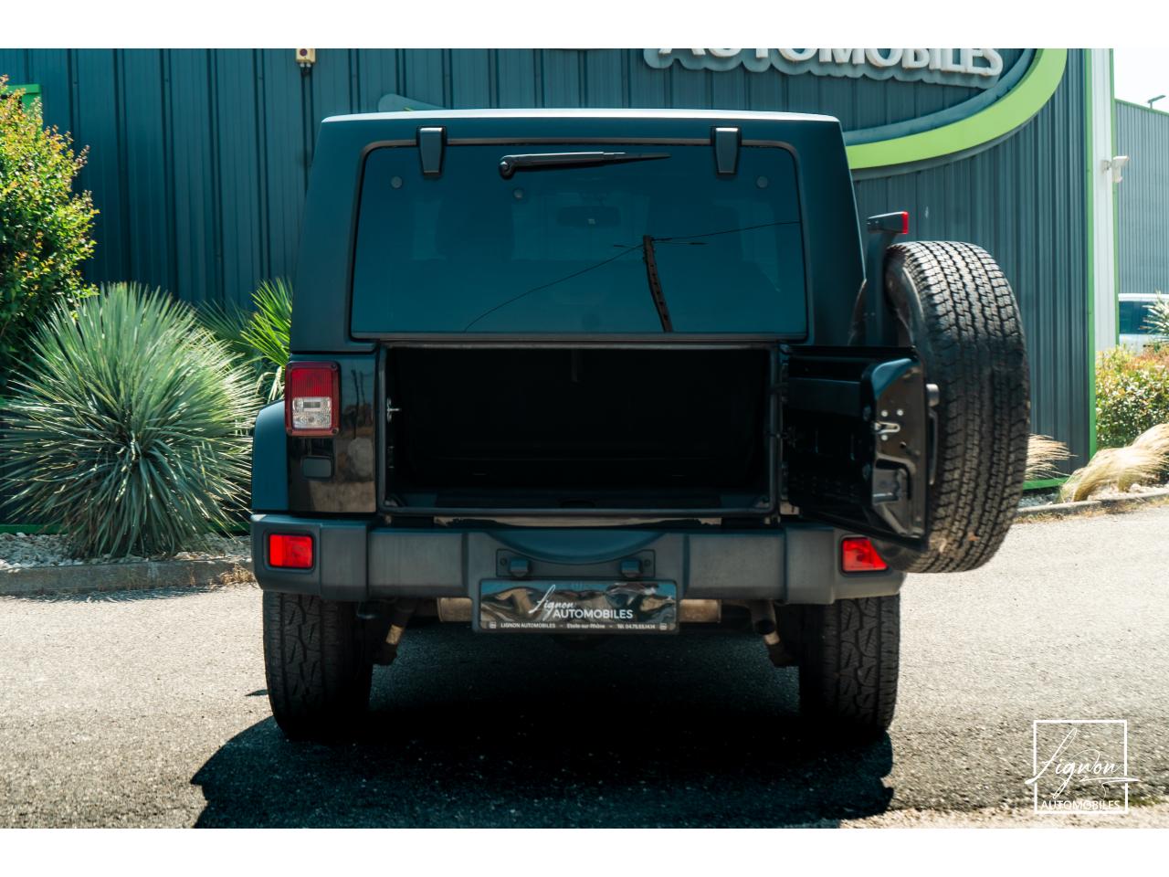 Photo JEEP WRANGLER Sahara 2.8 CRD 200 BVA Baché