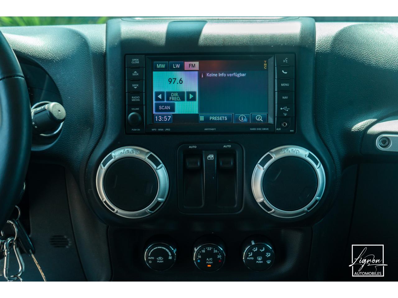 Photo JEEP WRANGLER Sahara 2.8 CRD 200 BVA Baché