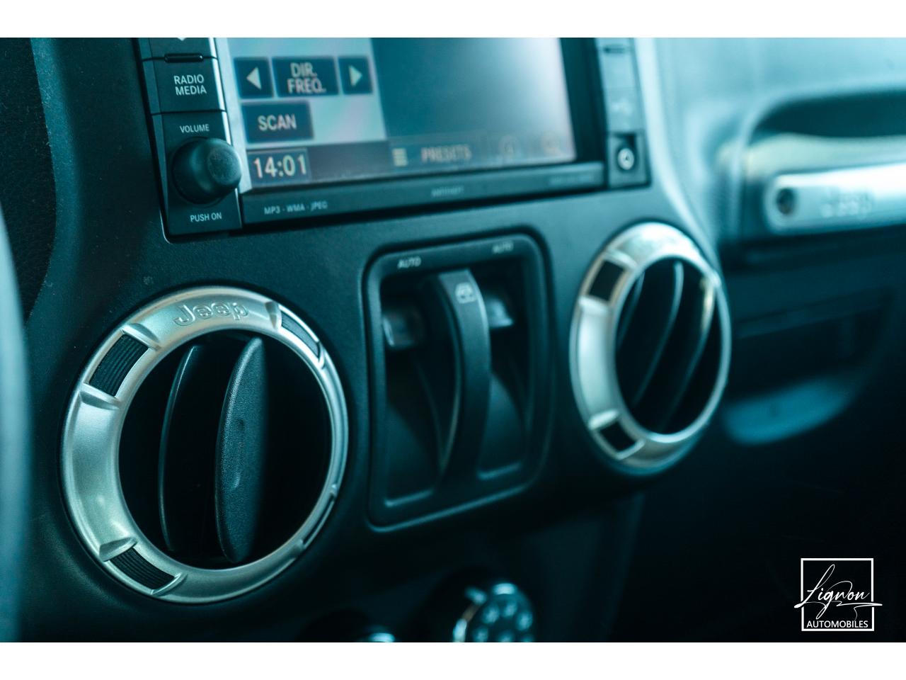 Photo JEEP WRANGLER Sahara 2.8 CRD 200 BVA Baché