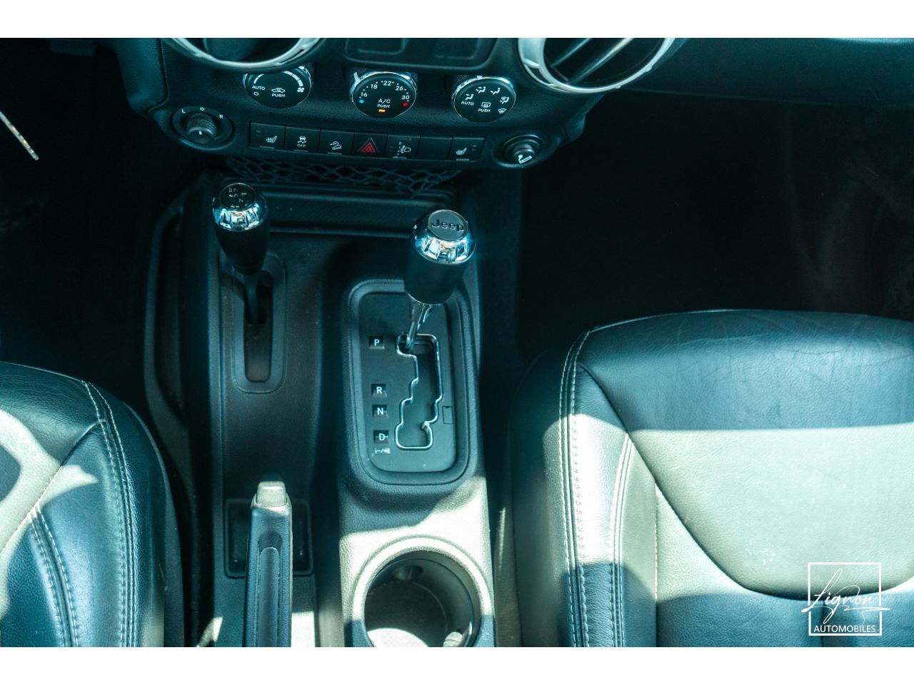 Photo JEEP WRANGLER Sahara 2.8 CRD 200 BVA Baché