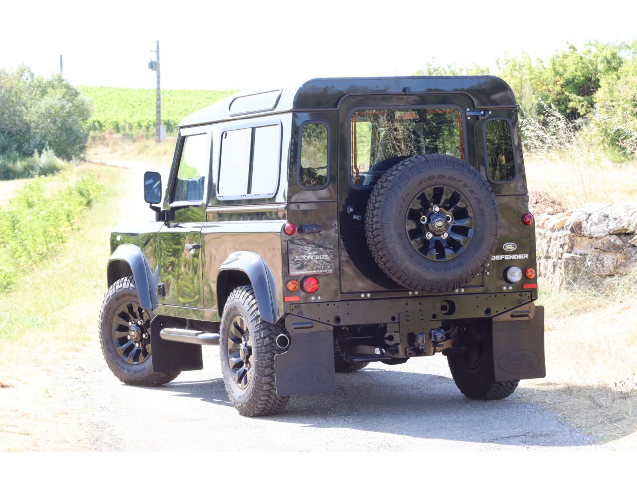 Photo LAND ROVER DEFENDER 90 Black Pack 2.2 Td4  2015 Station Wagon - 1er Main