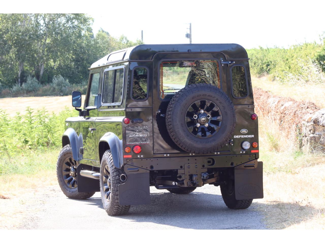 Photo LAND ROVER DEFENDER 90 Black Pack 2.2 Td4  2015 Station Wagon - 1er Main